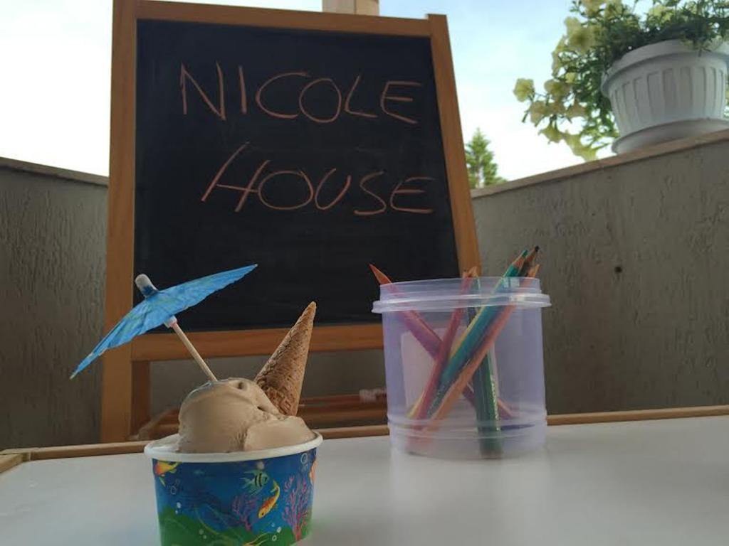 Casa Vacanze Nicole バレストラーテ エクステリア 写真
